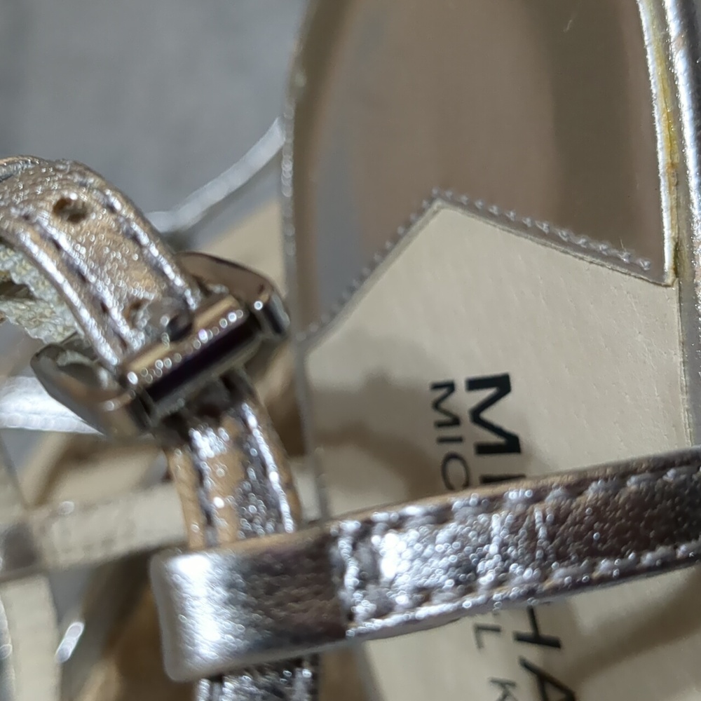 Michael Kors Kami T Strap Sandal silver  Wedges size 8.5 - Picture 7 of 11